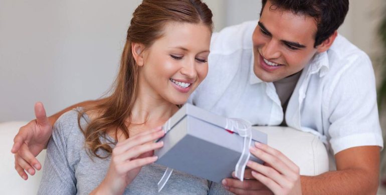 What to Present Your Lady on the First Date