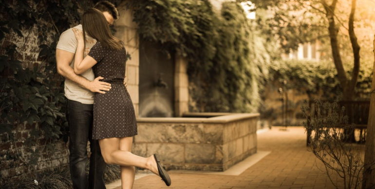 8 Signs You Can Completely Trust Your Girlfriend