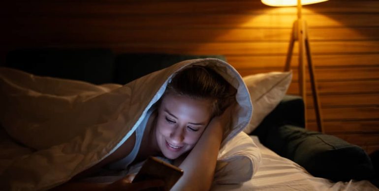 40 Clever good night messages for her: text ideas for your girlfriend