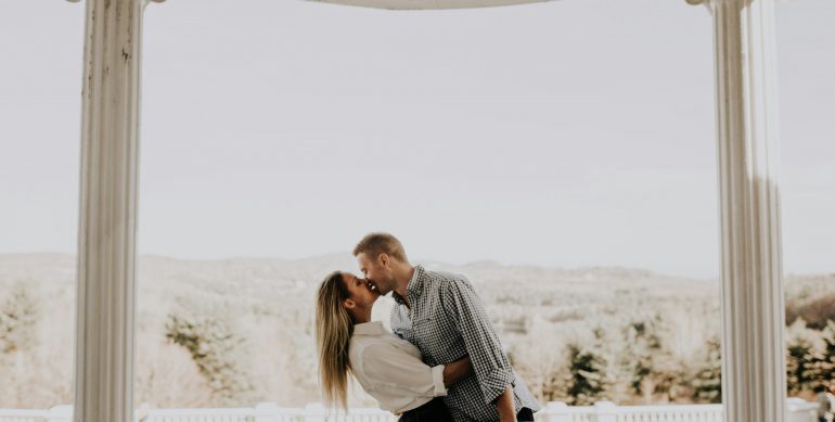 Keeping Her Interested After the First Date: The Right Way to Follow Up