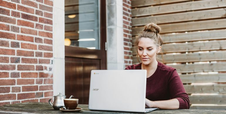 Dating an Ambitious Woman: 10 Key Signs