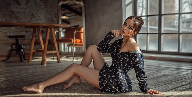 9 Clear Signs a Woman Is Trying to Seduce You