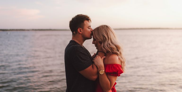 5 Qualities Women Find Irresistible in Mature Men